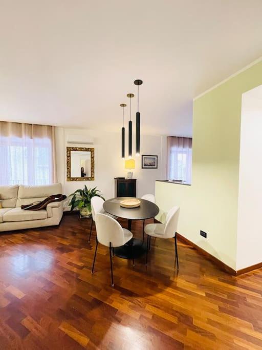 Re Gallo Luxury Apartment Plebiscito In Via Chiaia Napoli Bagian luar foto