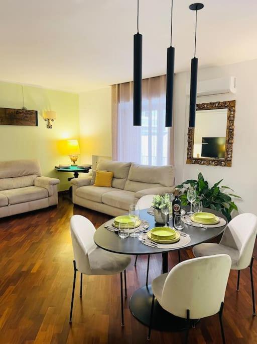 Re Gallo Luxury Apartment Plebiscito In Via Chiaia Napoli Bagian luar foto