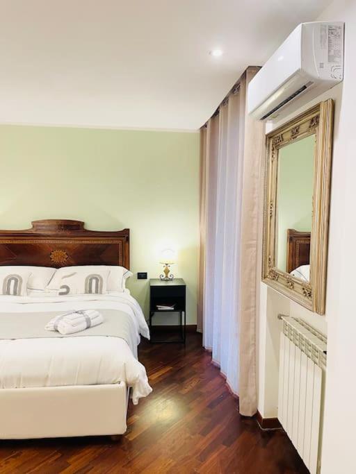 Re Gallo Luxury Apartment Plebiscito In Via Chiaia Napoli Bagian luar foto