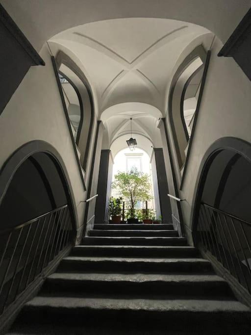 Re Gallo Luxury Apartment Plebiscito In Via Chiaia Napoli Bagian luar foto