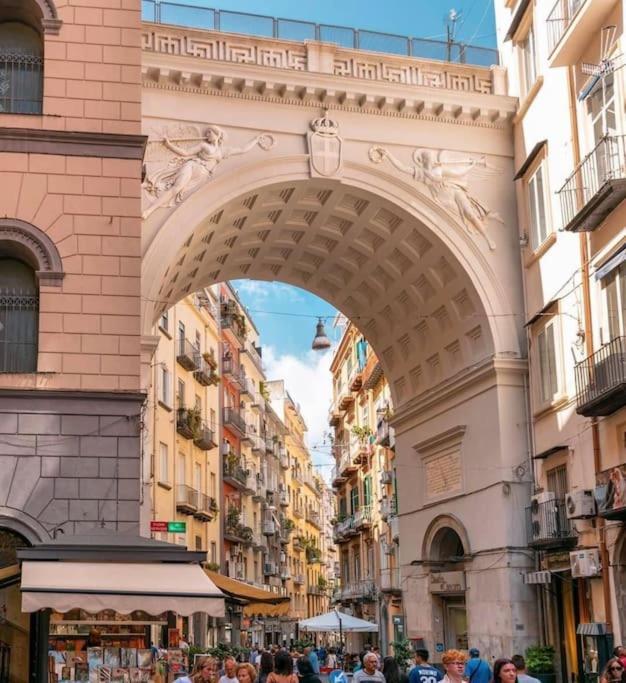 Re Gallo Luxury Apartment Plebiscito In Via Chiaia Napoli Bagian luar foto