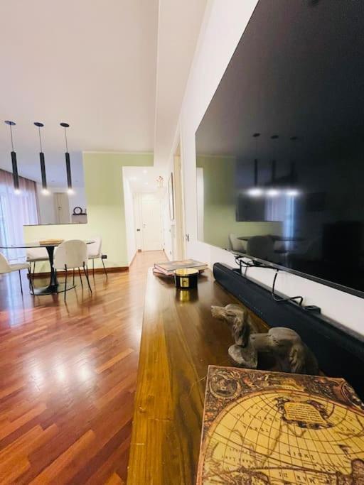 Re Gallo Luxury Apartment Plebiscito In Via Chiaia Napoli Bagian luar foto