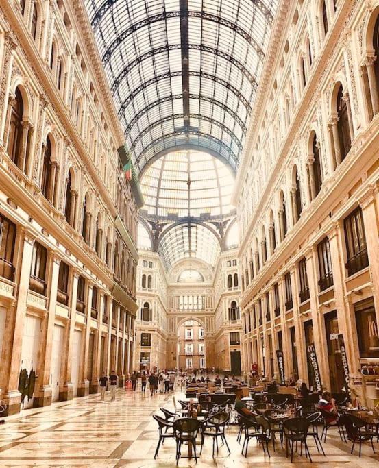 Re Gallo Luxury Apartment Plebiscito In Via Chiaia Napoli Bagian luar foto