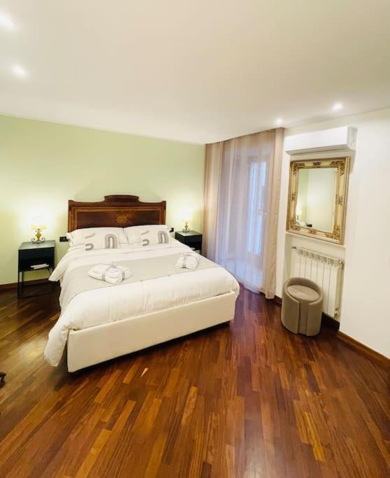 Re Gallo Luxury Apartment Plebiscito In Via Chiaia Napoli Bagian luar foto