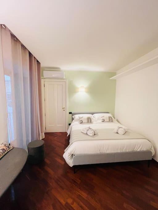 Re Gallo Luxury Apartment Plebiscito In Via Chiaia Napoli Bagian luar foto