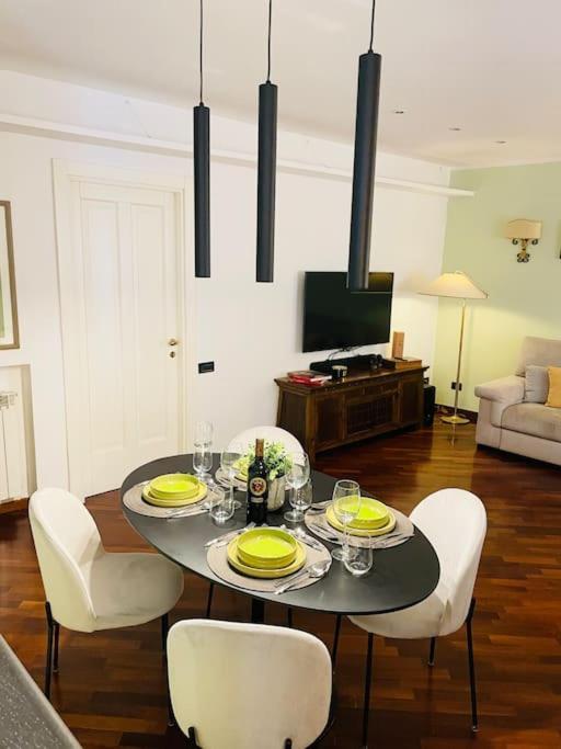 Re Gallo Luxury Apartment Plebiscito In Via Chiaia Napoli Bagian luar foto