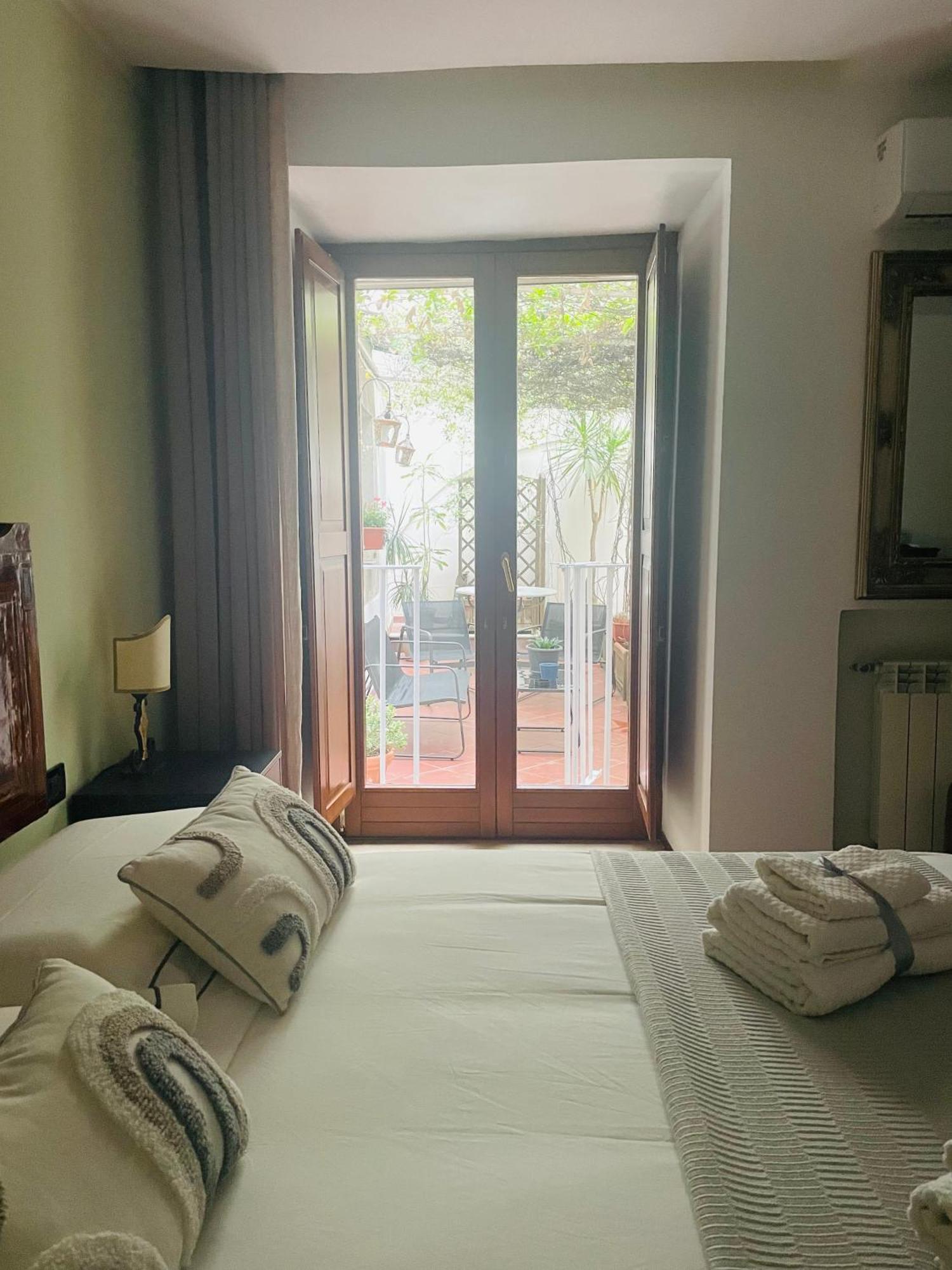 Re Gallo Luxury Apartment Plebiscito In Via Chiaia Napoli Bagian luar foto