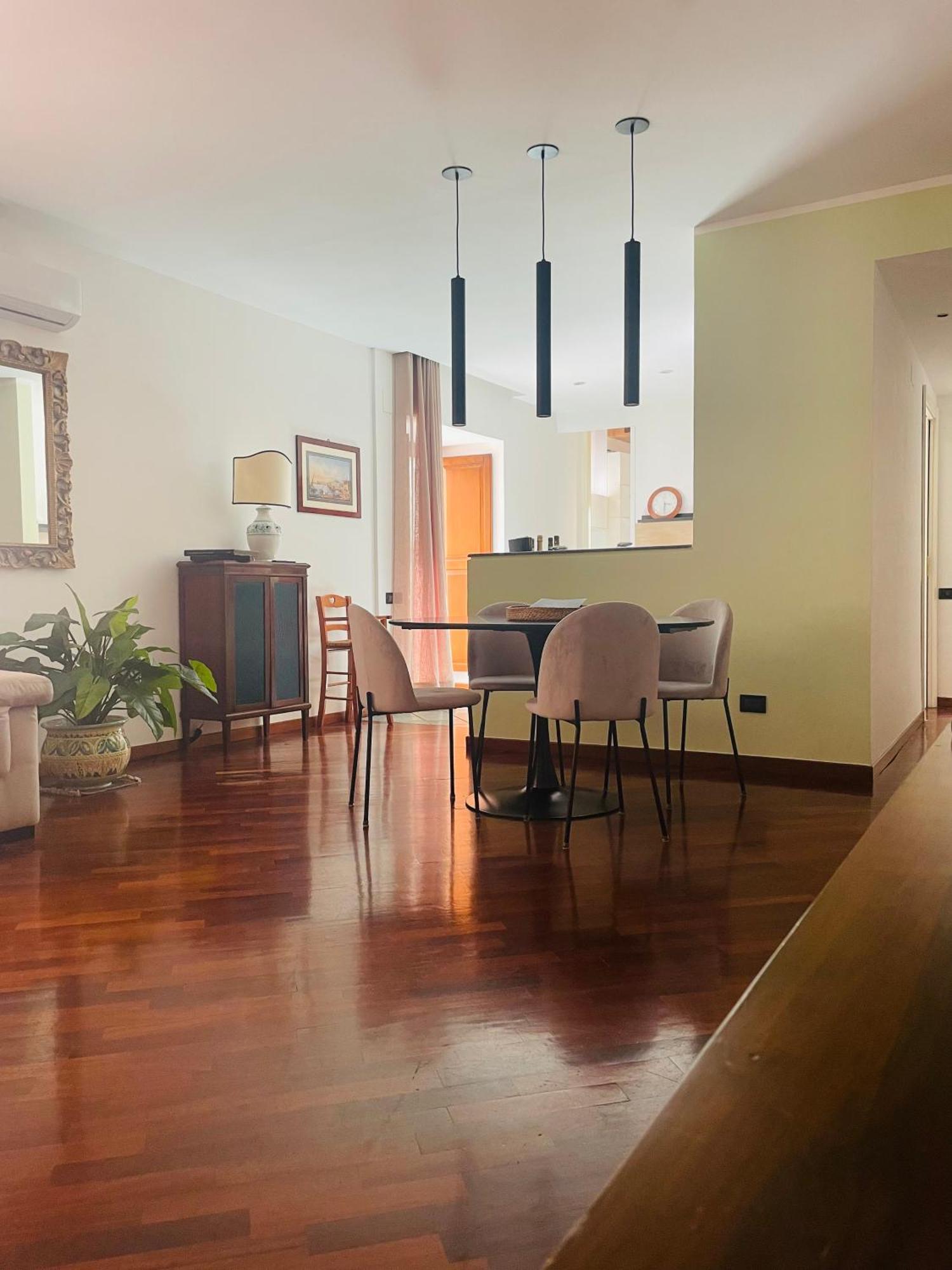 Re Gallo Luxury Apartment Plebiscito In Via Chiaia Napoli Bagian luar foto