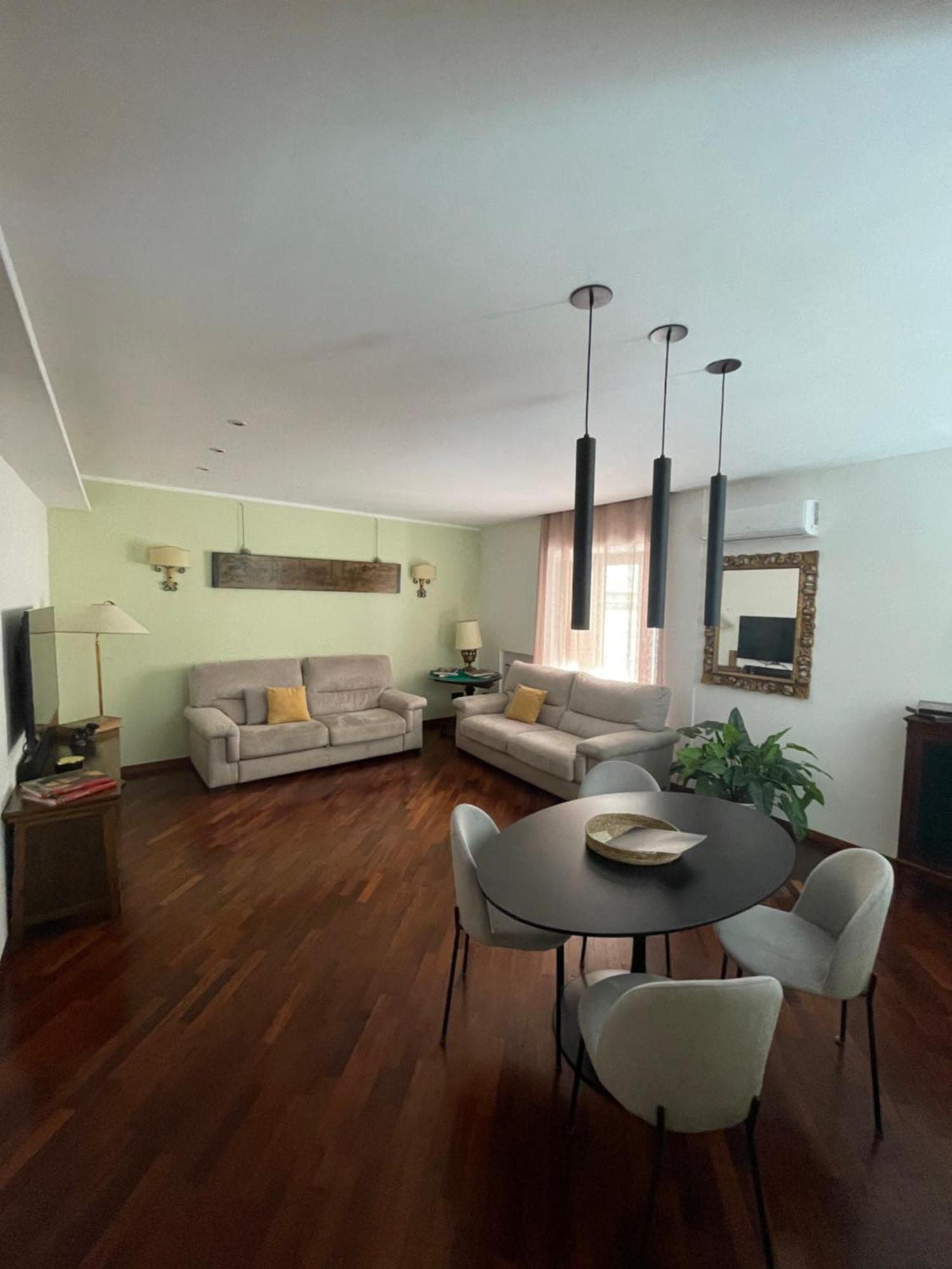 Re Gallo Luxury Apartment Plebiscito In Via Chiaia Napoli Bagian luar foto